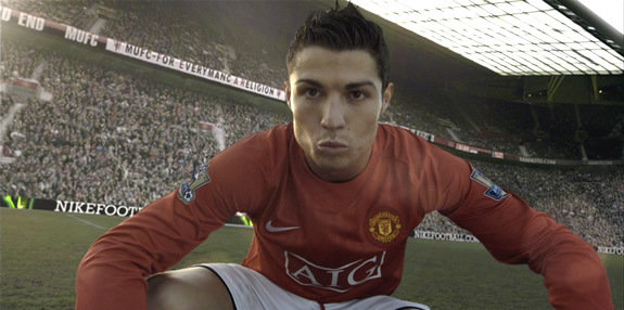 cristiano_regarde